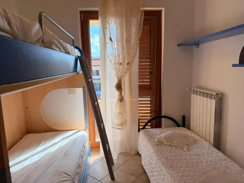 Camera con letto a castello e letto singolo
