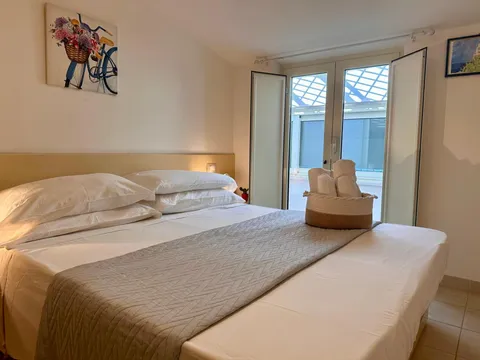 Camera con letto matrimoniale grande